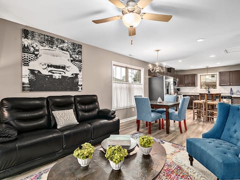 Successful Airbnb property: Fun Jeep-themed 3 bedroom just off of Main Street in Weaverville