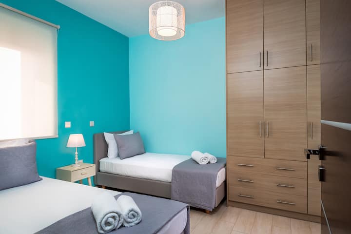 ห้องนอน 2 (Bedroom 2)
