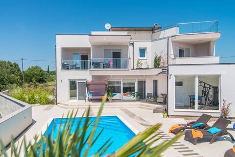 Fantastic villa** ** sea view and pool