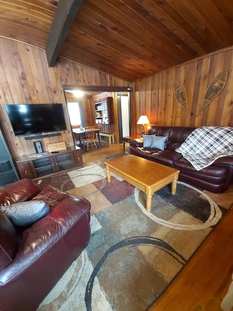 Successful Airbnb property: The Point - Beautiful waterfront cottage in Kawartha Lakes
