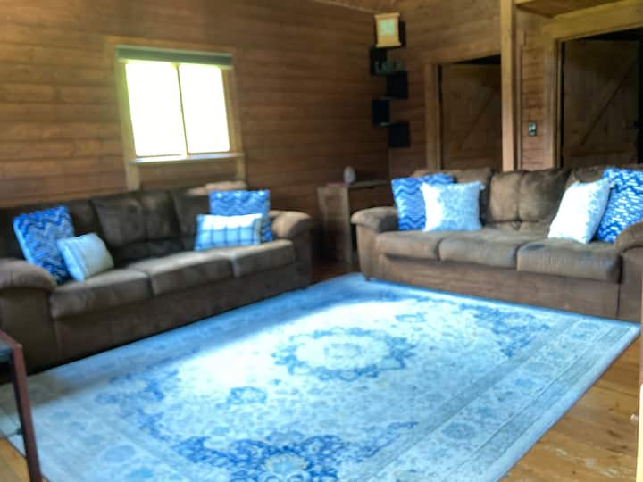 Quaint Log Home - Pennsylvania