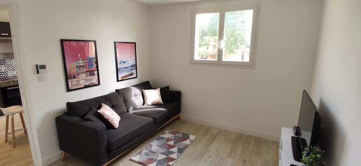 Всекидневна с легло тип „капан“