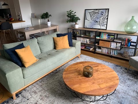 Top performing Airbnb: Nice 60 m2, super central with parking in Bordeaux