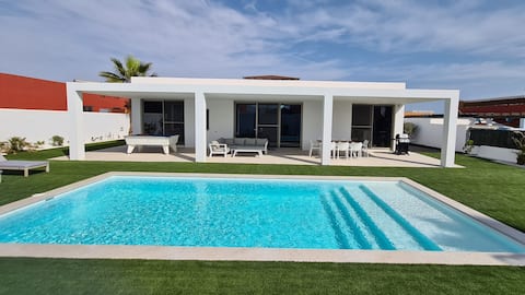 NEW Luxury modern Villa LiLa heated pool