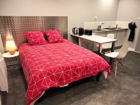 Fully equipped and independent studio