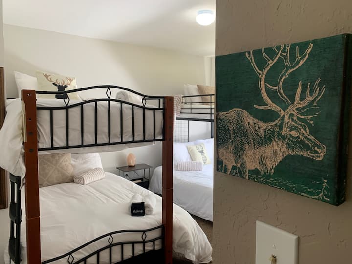 Una sala de diversión para niños o un grupo de amigos. 