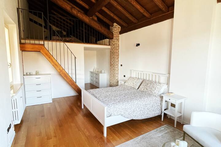 Chambre principale sur deux niveaux avec salle de bain privée - Chambre principale sur deux étages avec salle de bain privée