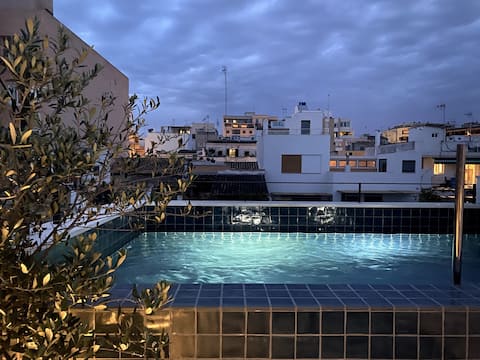 Casa Amagada: Private townhouse &  rooftop pool