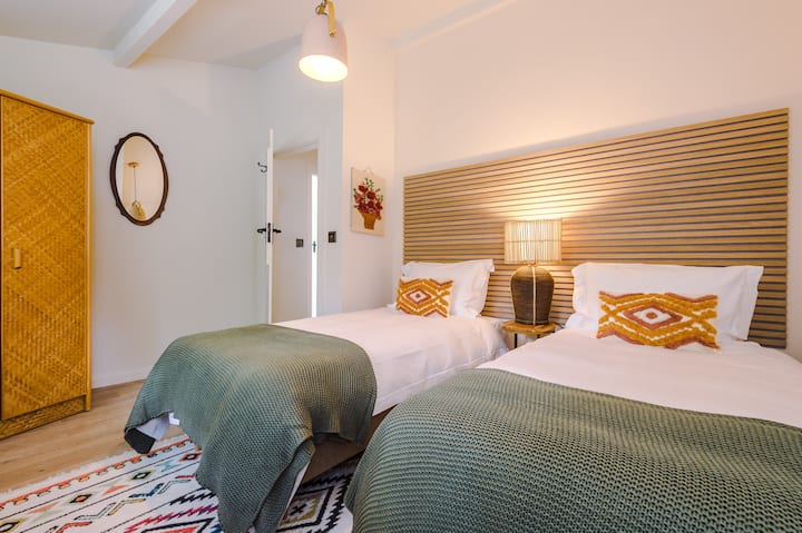 Მესამე საძინებელი, ორი ცალკემდგომი, რომლებიც მოთხოვნისამებრ მეფედ გარდაიქმნება.