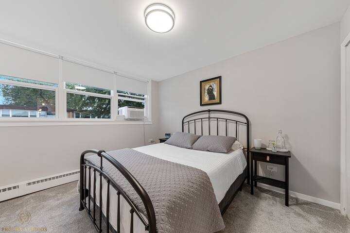 Northside Famlynest Lincoln Sq 4BR/1.5BA/2P gallery image 5