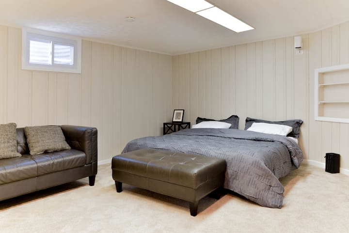 * Lit King Size en option dans la chambre familiale (sous-sol) - Des frais supplémentaires peuvent s'appliquer. 