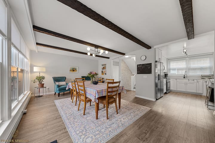 Northside Famlynest Lincoln Sq 4BR/1.5BA/2P gallery image 2