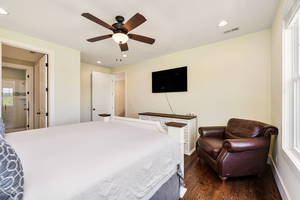 Upper level king master suite