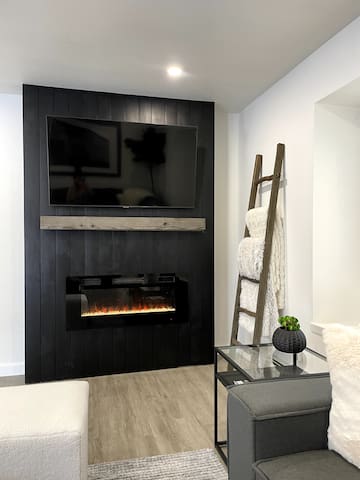 Modern Getaway in Downtown Bozeman! gallery image 3