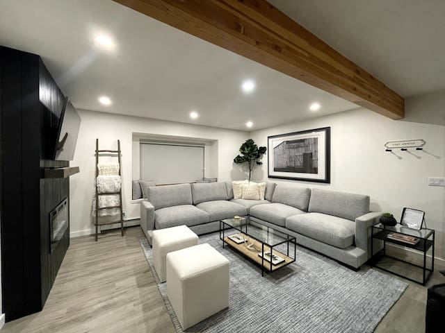 Modern Getaway in Downtown Bozeman! gallery image 2