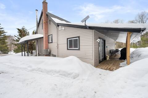 Tranquil 4BR/2bathroom Dream cottage on 3 +Acres