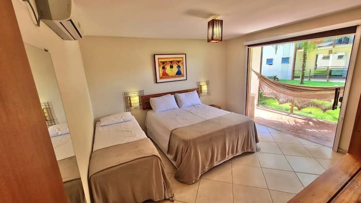 Chambre avec balcon et hamac