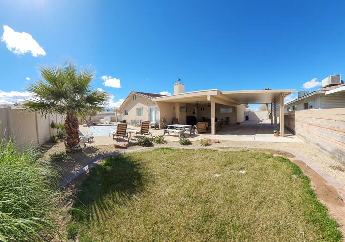 Desert Pool Retreat gallery image 5