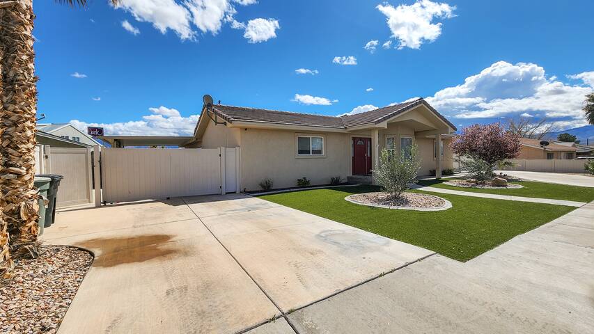 Desert Pool Retreat gallery image 4