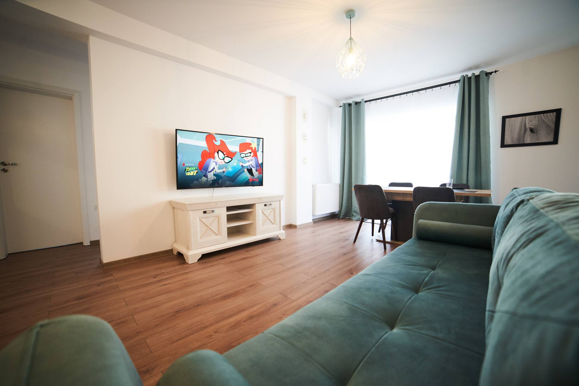FLH - Modern 3 APT Near Old Town – 15 Min Walk
