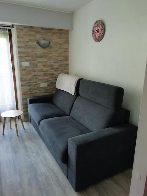 Airbnb performant: Comfortable renovated 2 bedroom apartment with private covered parking à Albiez Montrond