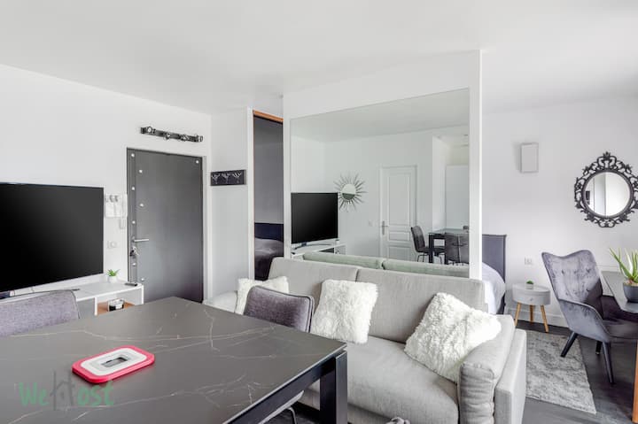 Вход, всекидневна и достъп до спалня / вход, всекидневна и достъп до спалня