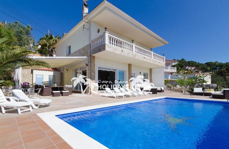 Costa Brava Holidays Villa Florada, Sea Views gallery image 2