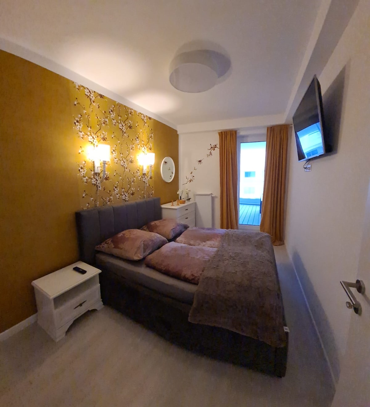 Chumba cha kulala chenye kitanda cha watu wawili