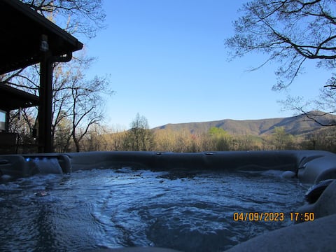 Bull Mountain Hideaway: 4BR/3Bath/Hot Tub