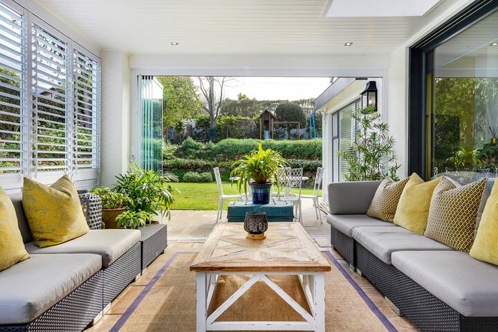 Upper Constantia villa in tranquil garden setting gallery image 3