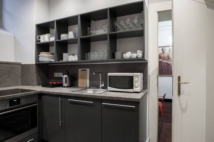 Interconnected 4 bedroom suite for up to 10 people gallery image 5