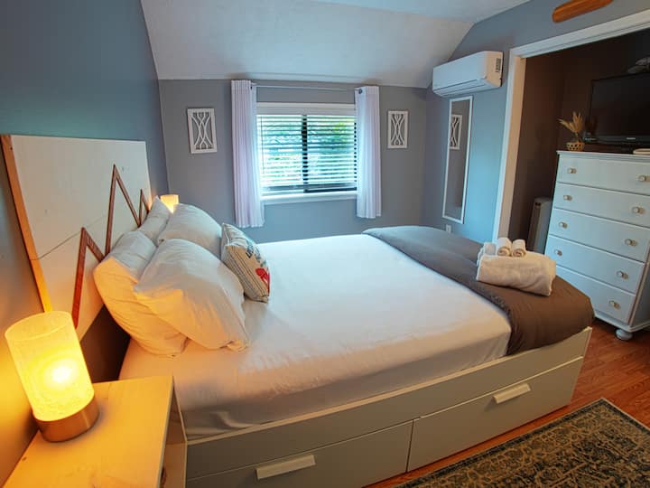 Cozy Queen Bedroom: Sleep peacefully in this inviting room with a comfortable queen bed and Roku TV for your entertainment.