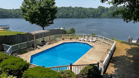 Lake House Retreat on the water