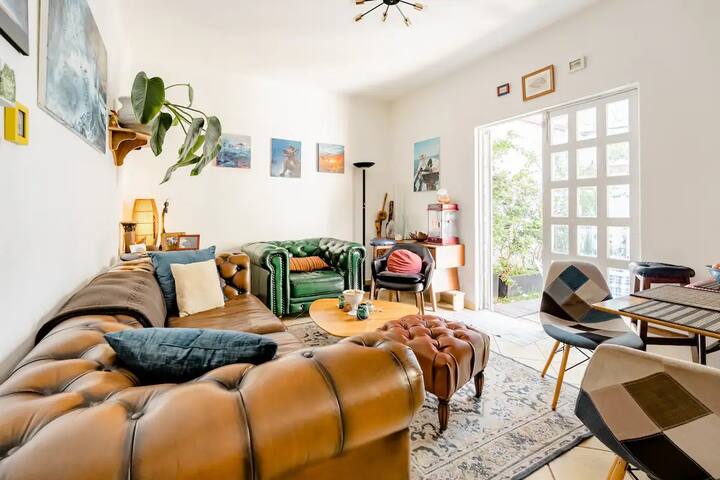 Charming 3 bedroom guest house with private patios