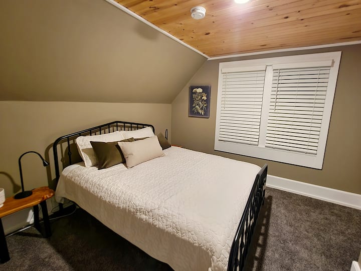 Malkia wa Chumba cha Kulala cha 2