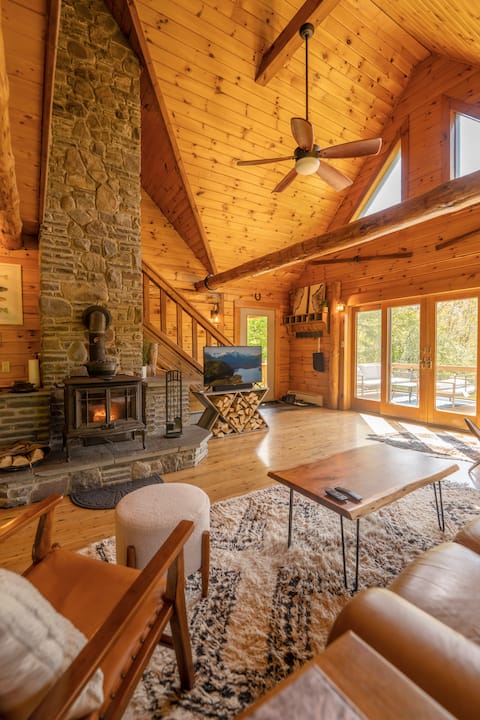 Mtn Views • Firepit • 5 Min to Hiking + Brewery