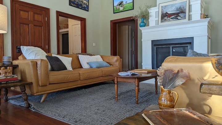 Private 1800s Family Farmhouse, Lush Rolling Hills - Bennington, VT
