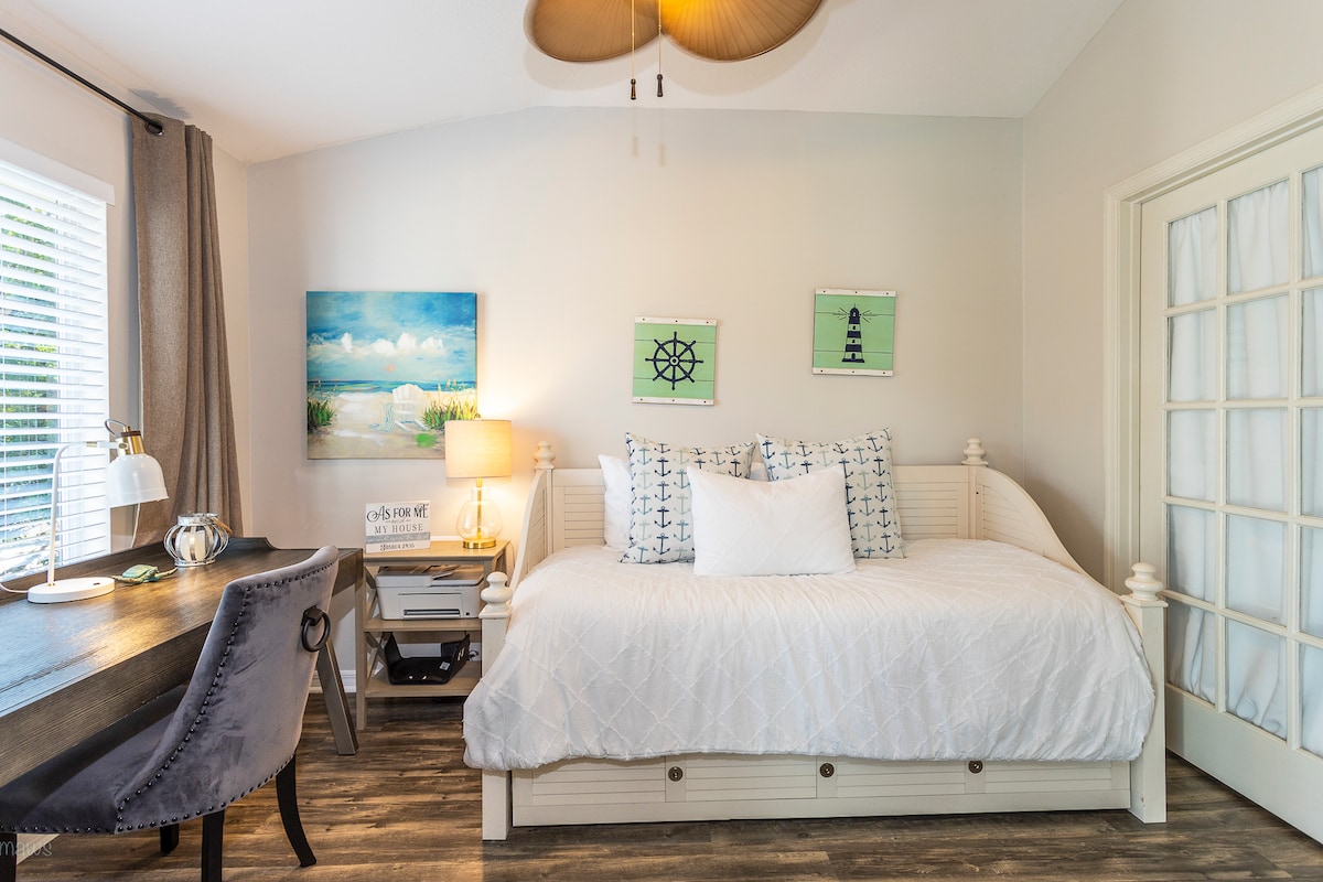 חדר שינה 4/אזור משרדים - מיטה נפתחת (2 מיטות זוגיות)