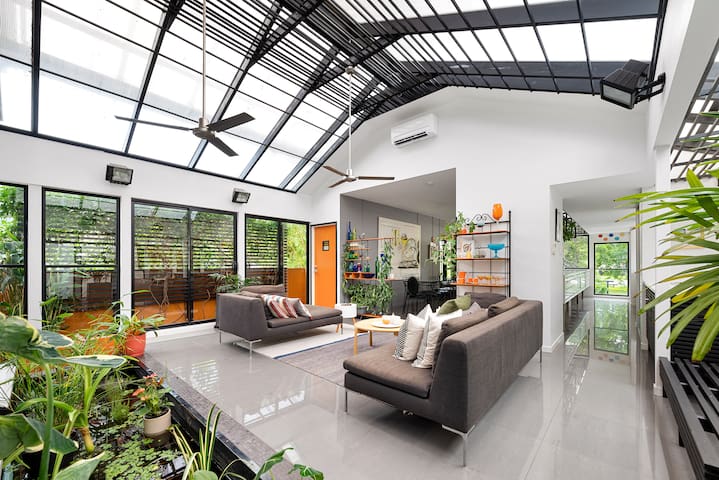 Welcome To The Fairfield Palace!