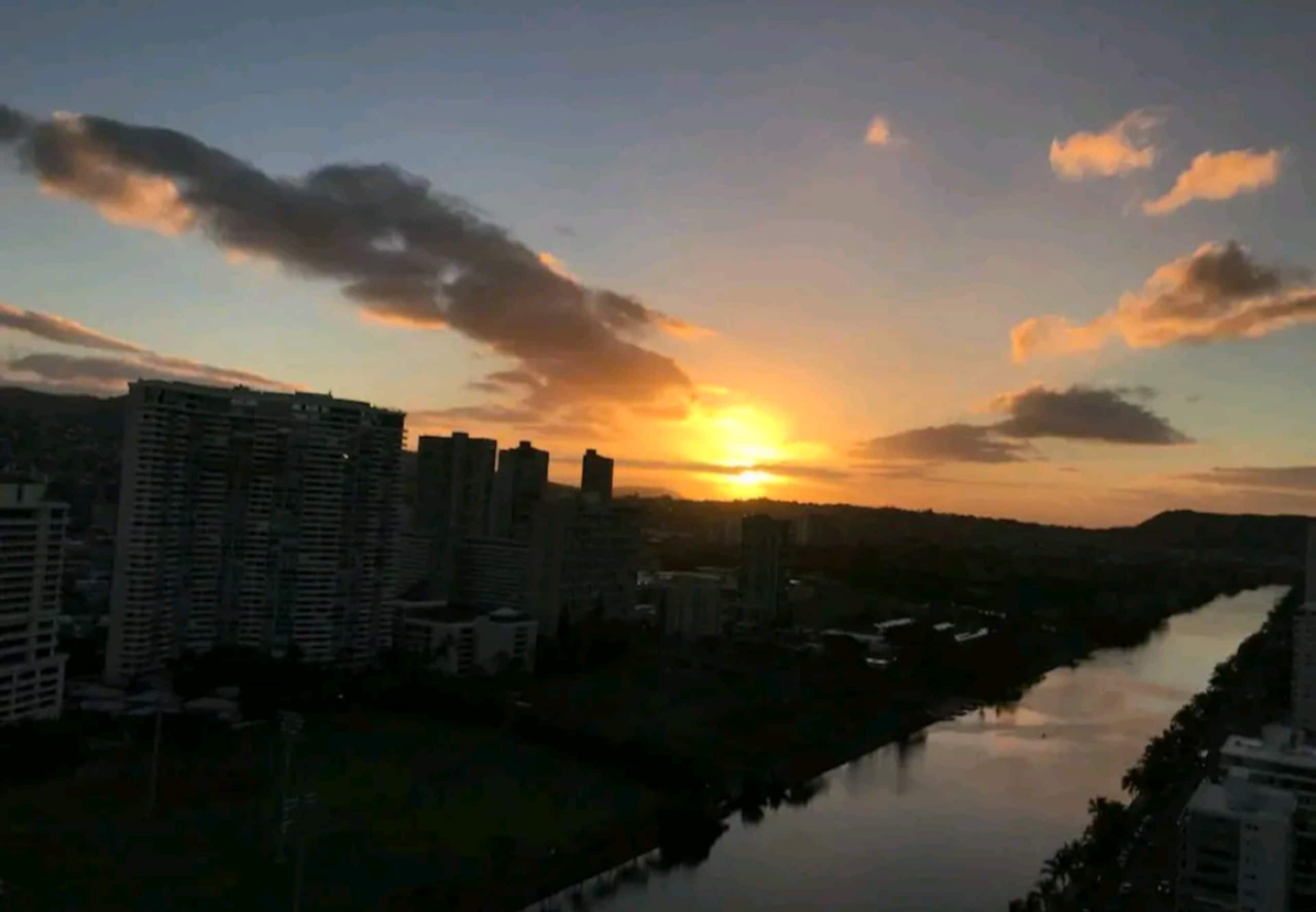 Rainbows in Waikiki - Image 20