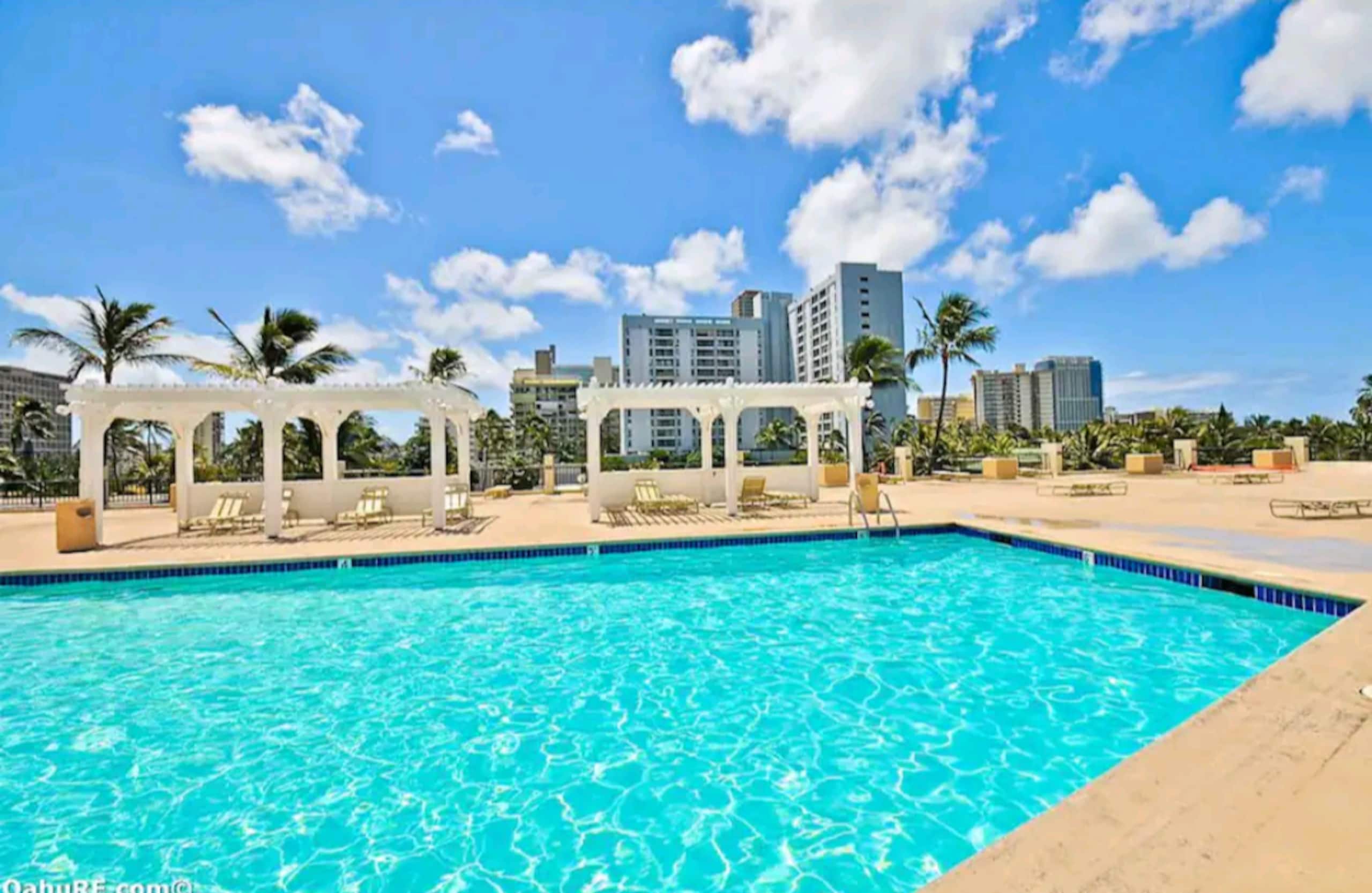 Rainbows in Waikiki - Image 13