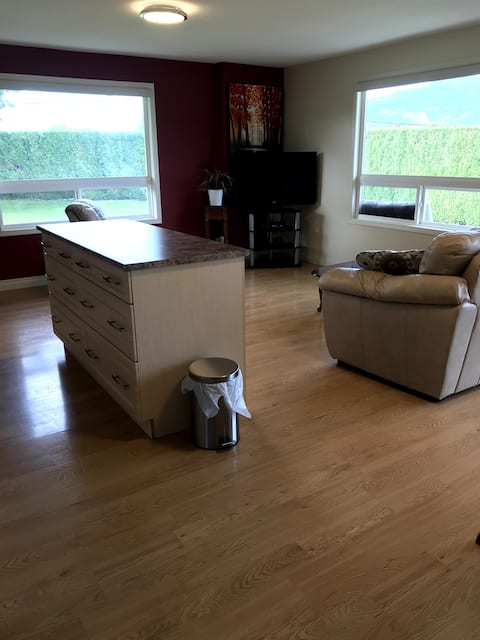Top Airbnb: Pet Friendly Suite Chicken Fart Farms Lake Country in Lake Country