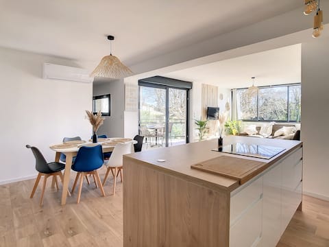 Superb apartment overlooking the Canal du Midi