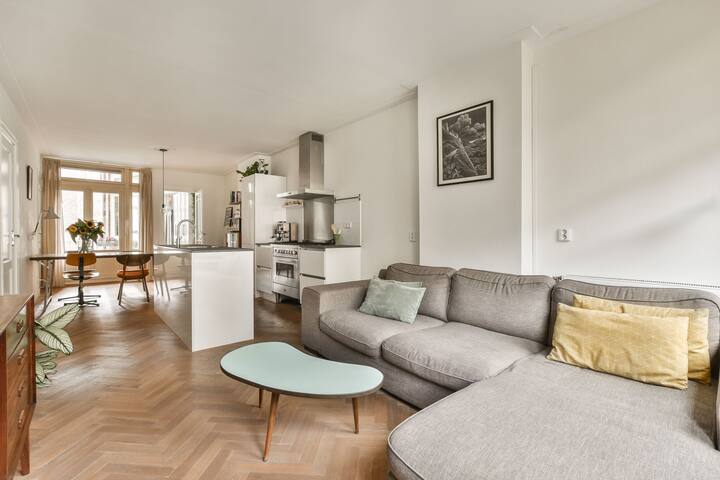 Beautiful city apartment next to Vondelpark