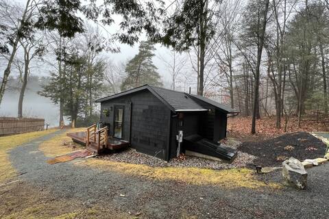 The Lake Cottage: A Sweetwater Stay