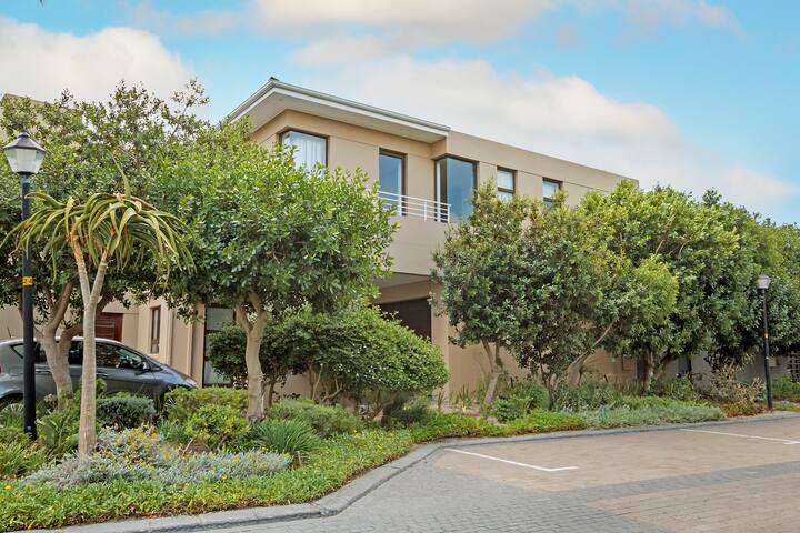 Stunning Cape Town Beach Villa gallery image 5