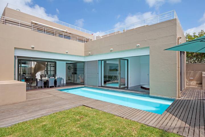 Stunning Cape Town Beach Villa