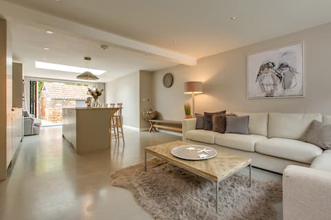Successful Airbnb property: Stylish Luxury Cottage close to the Coast in Docking