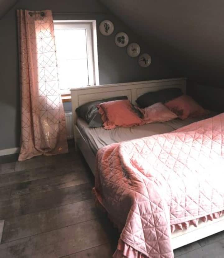 Sypialnia nr 1 ( 3 osobowa, podwójne łóżko + pojedyncze)