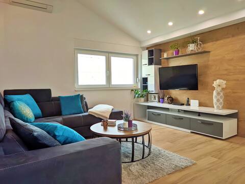 Popular Airbnb listing: Luxury Sunrise Apartment with Jacuzzi & Sea View in Općina Kali